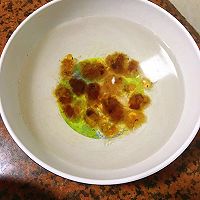 桃胶炖牛奶的做法图解1