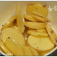 黑椒培根烤土豆：美味零食的做法图解5