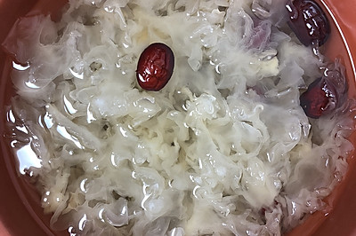 滋补元气红枣银耳汤