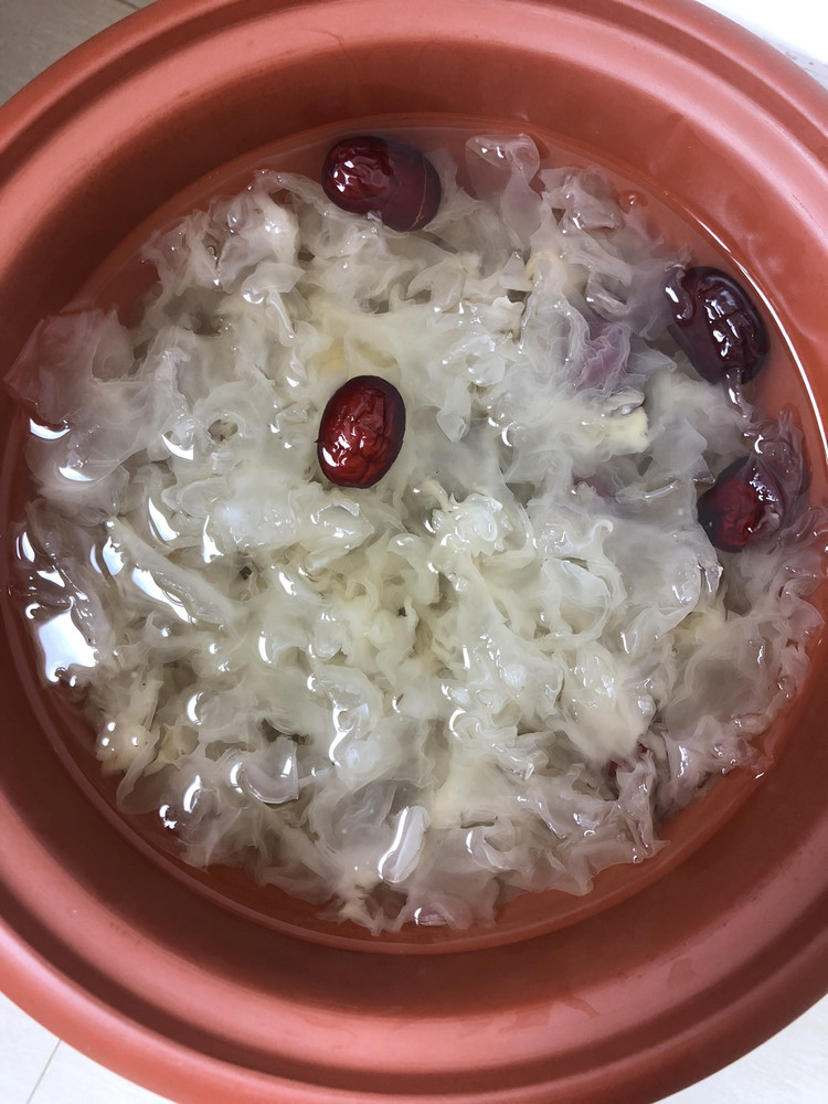 滋补元气红枣银耳汤的做法