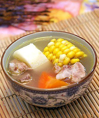 胡萝卜山药玉米排骨暖身汤—冬季暖身的做法