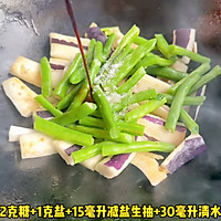 #冬日治愈时刻# 豆角焖茄子的做法图解3