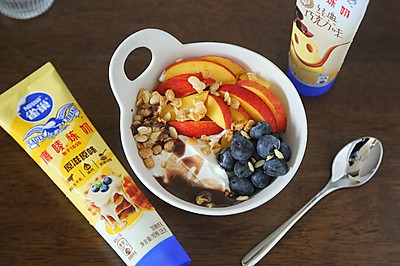 夏日营养快手早餐～水果炼奶酸奶碗