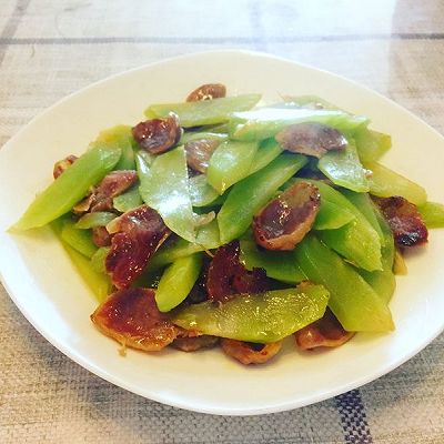 腊肠炒莴苣