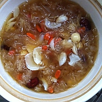 润燥银耳羹的做法图解1