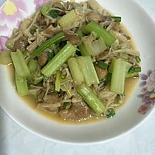 芹菜肉片炒金针菇