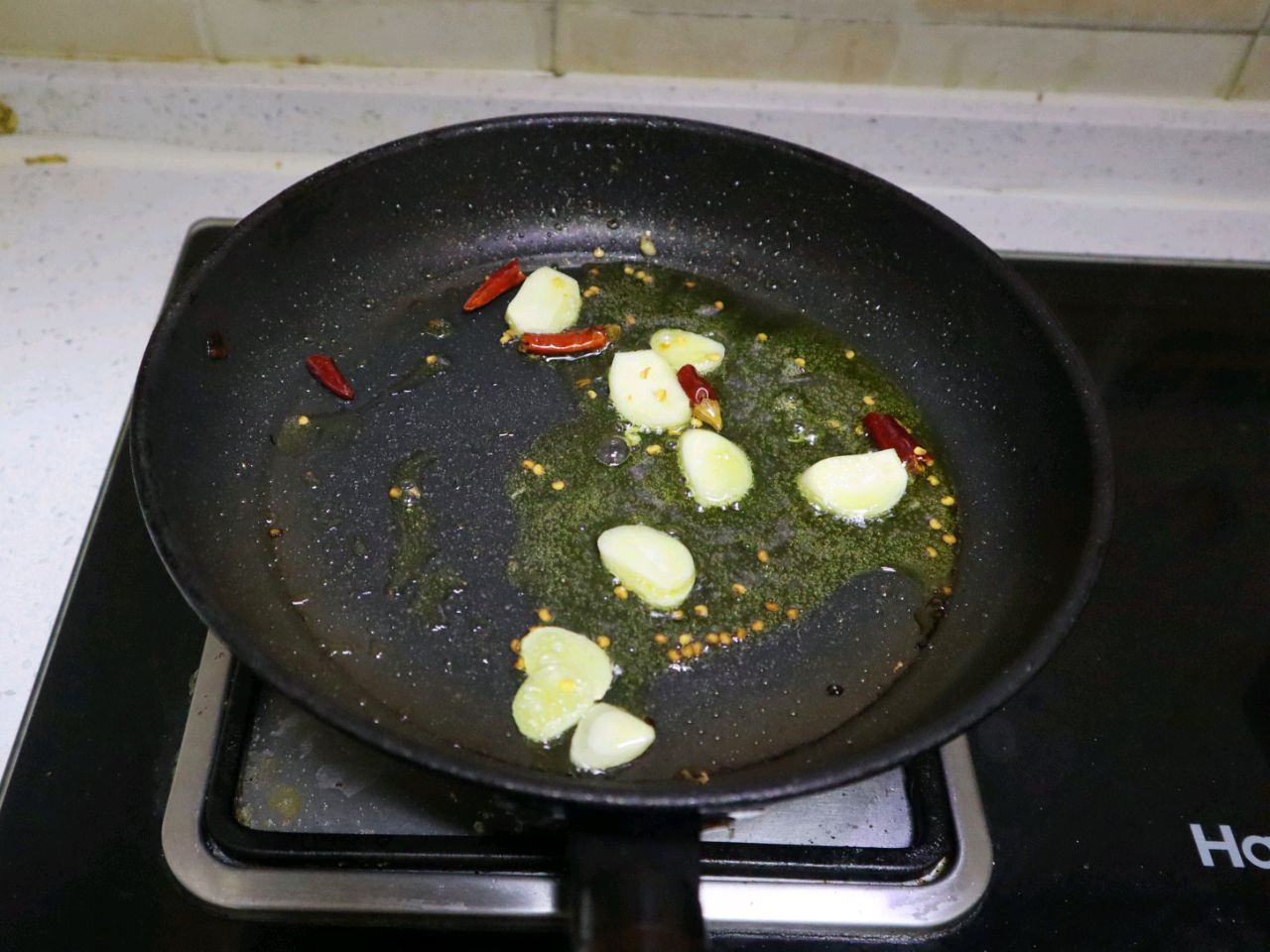 韭菜苔炒鸡蛋的家常做法，韭苔清甜鸡蛋嫩滑，美味的韭苔炒鸡蛋 - 哔哩哔哩