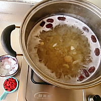 银耳百合红枣汤的做法图解3