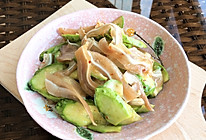 猪耳拌黄瓜，脆口好吃，下酒又下饭，几分钟就搞定！的做法