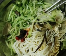 葱油麻酱面(๑>؂<๑）#豆果美食2017年度美食盛典#的做法