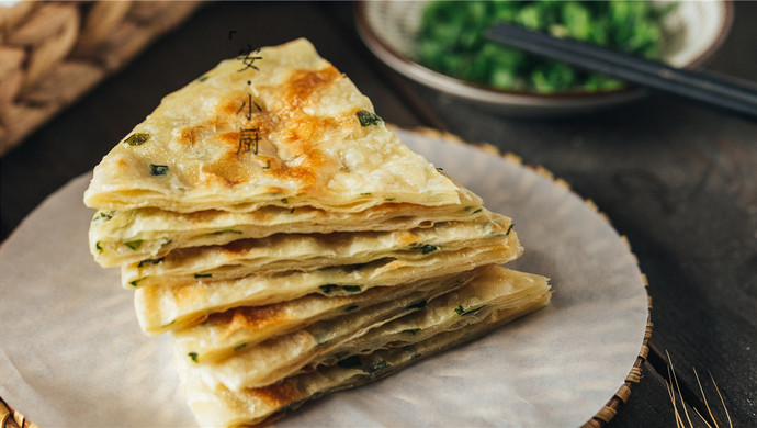 不发面、不用油酥就能做的葱油饼！金黄酥脆香喷喷