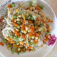 蔬丁沙拉面+#丘比沙拉汁#的做法图解4