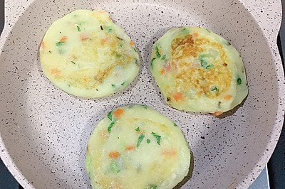 宝宝辅食-土豆时蔬饼
