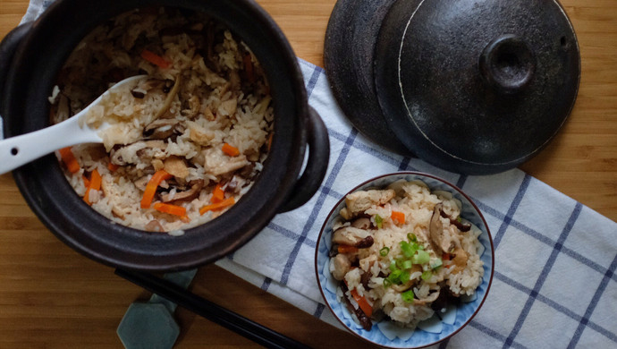 香菇鸡肉砂锅饭