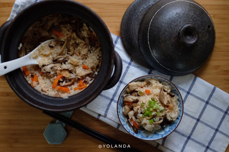 香菇鸡肉砂锅饭的做法