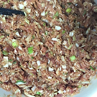 猪肉大葱馅馄饨的做法图解3