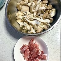 蘑菇炒肉的做法图解1