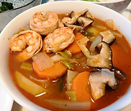 跟着综艺学做饭：大虾海鲜汤的做法
