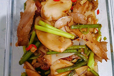 干煸杏鲍菇酱鸭肉