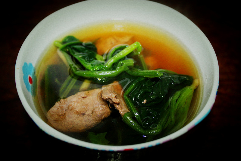 Pork liver and spinach soup