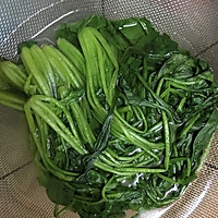 菠菜丸子汤的做法图解1