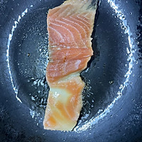 家常三文鱼蛋炒饭的做法图解2