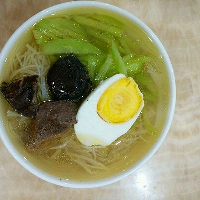 鸭肉黄瓜鸡蛋面