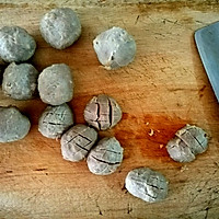 【内心炸开花】蒜爆牛筋丸的做法图解1