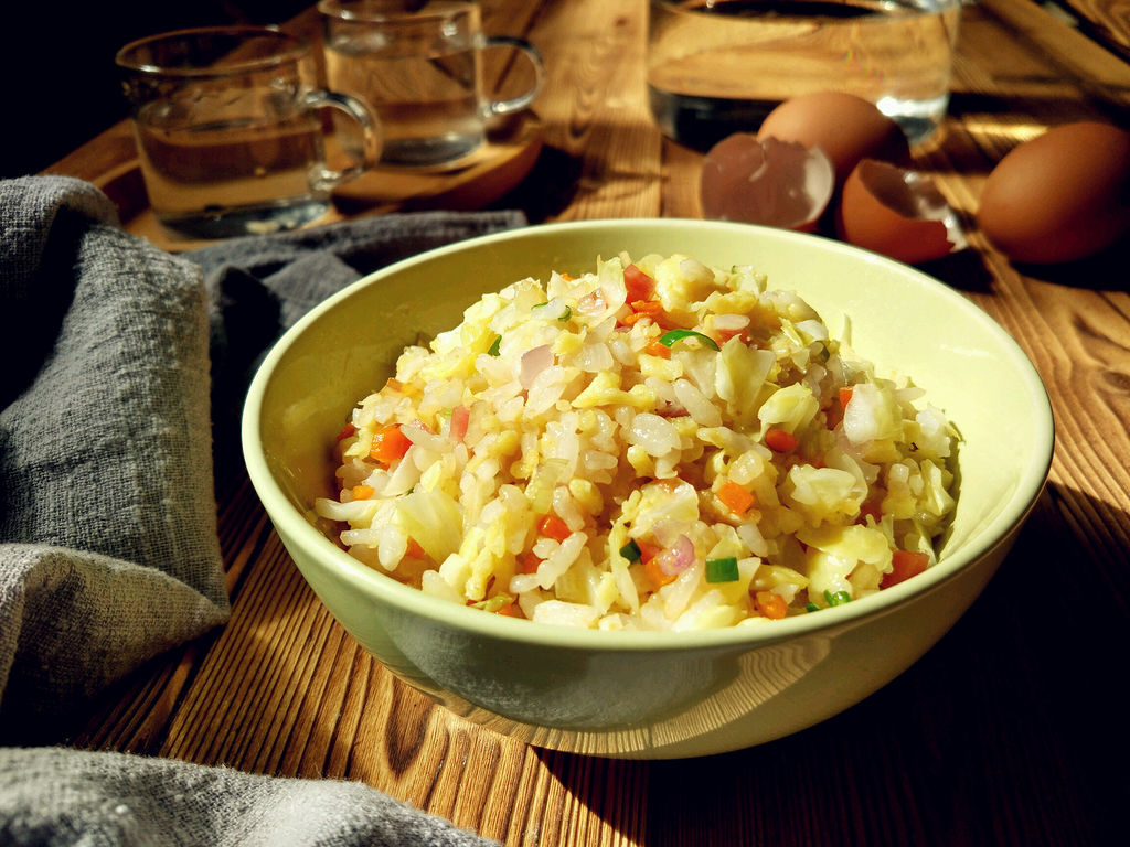 Fried rice with cabbage and egg