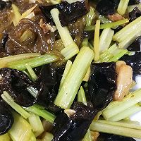 芹菜粉条的做法图解6