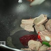 【微体】肉要啃着吃！无锡酱排骨的做法图解6