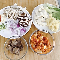 韩式泡菜牛肉豆腐锅的做法图解1