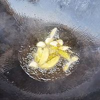 小鸡炖蘑菇，铁锅土灶炖就是有味道的做法图解3