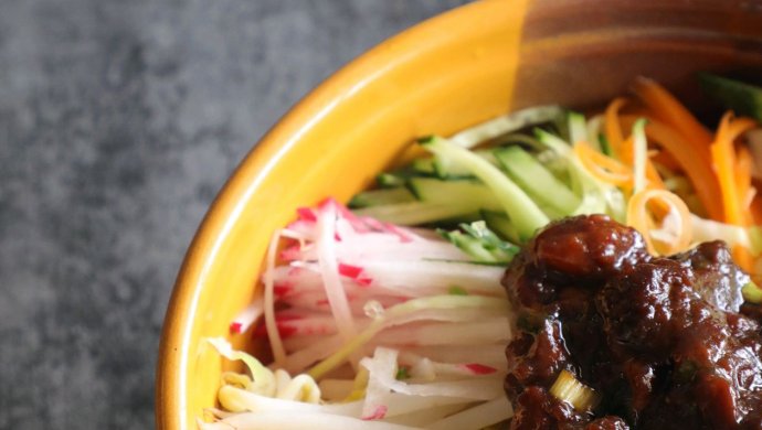 超级有料的老北京炸酱面