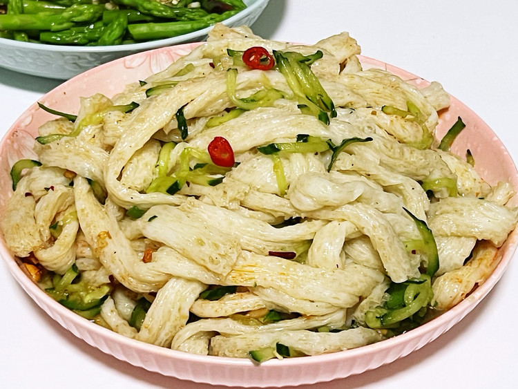 凉拌牛筋面的做法