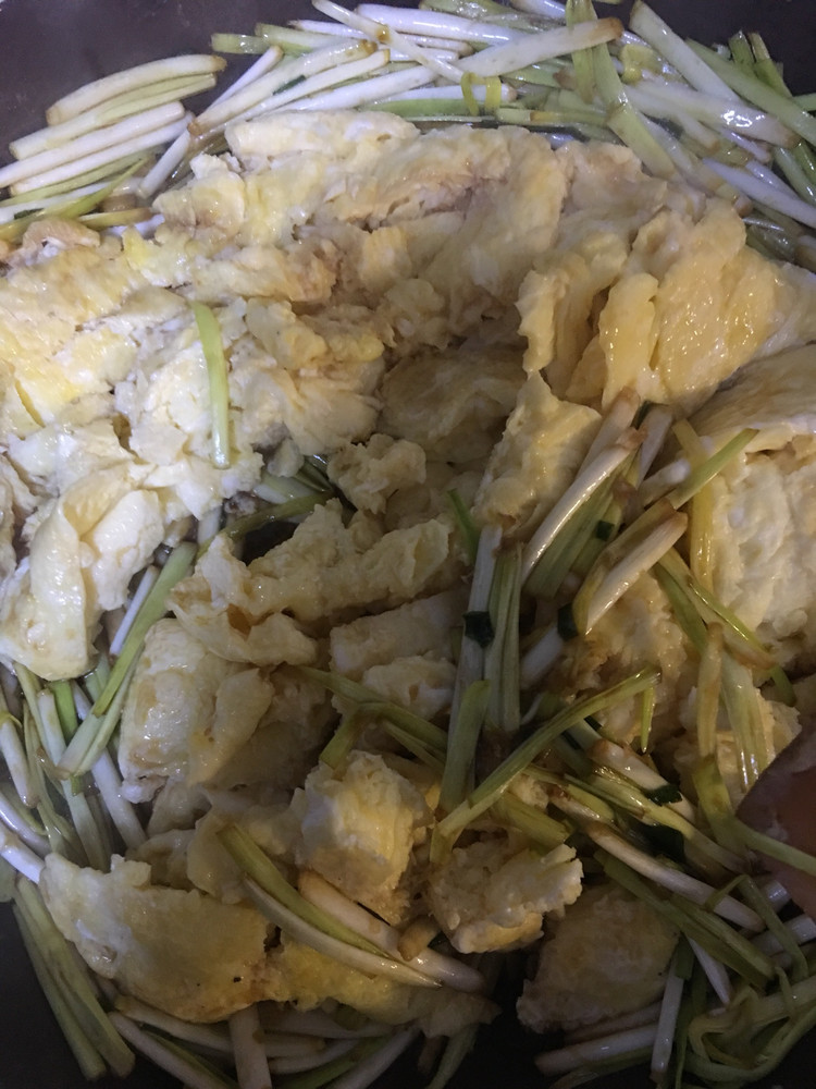 快手｜蒜黄炒鸡蛋的做法