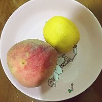 酸甜甜粉嘟嘟蜜桃柠檬汁的做法图解2