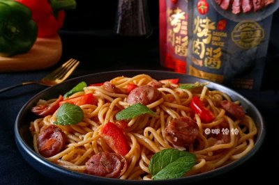 黑椒香肠炒意面