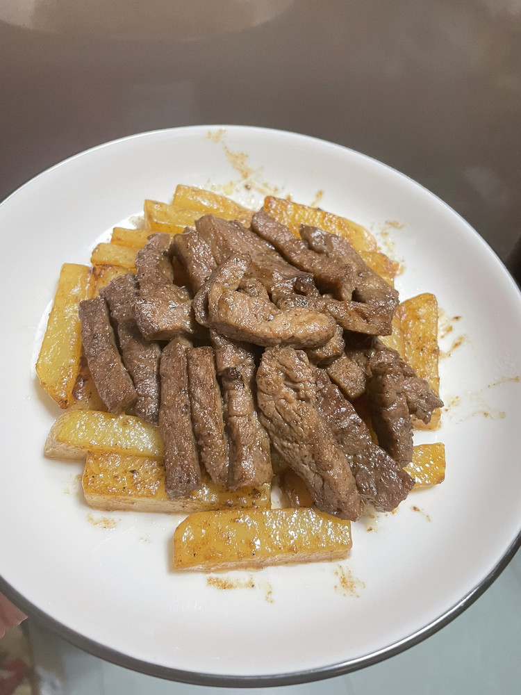 黑椒牛柳烧土豆的做法