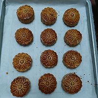 蛋黄豆沙小月饼的做法图解11