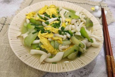 夏日必吃快手菜～鸡蛋菌菇炒丝瓜