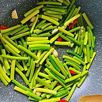 蒜苔炒鸡蛋的做法图解3
