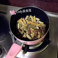 【Linly美食屋】黑椒牛柳螺丝面的做法图解4