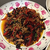 香辣木耳炒瘦肉的做法图解2