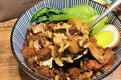 入口即化的台式卤肉饭，酱汁浓郁拌饭超香