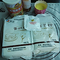 广式月饼（咸蛋黄月饼）的做法图解1