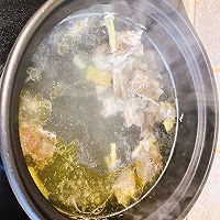 黑牛肝菌炖鸡汤的做法图解3