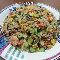 五色海鲜炒饭的做法图解1