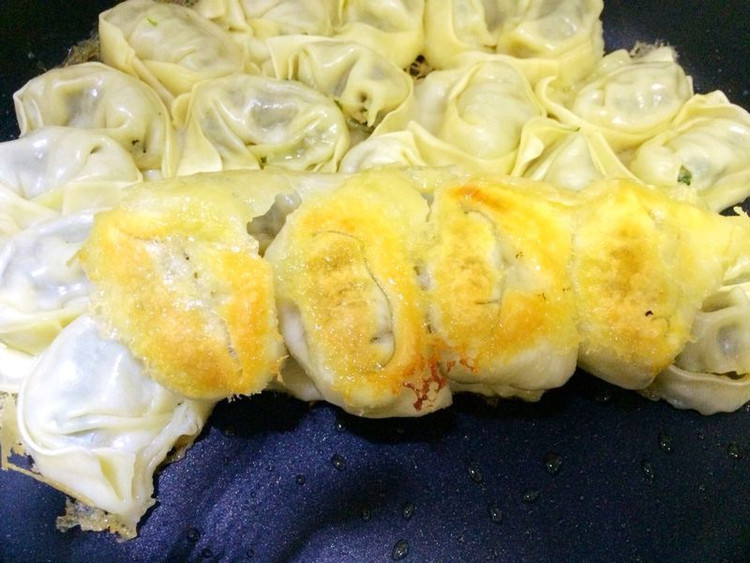 不沾锅的翡翠煎饺的做法