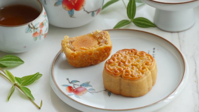 #中秋节还可以这么过#柚香金翅广式月饼的做法